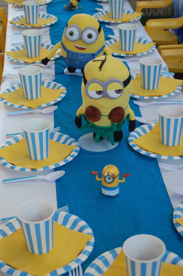 Minion Table Setting - Wish Upon a Party
